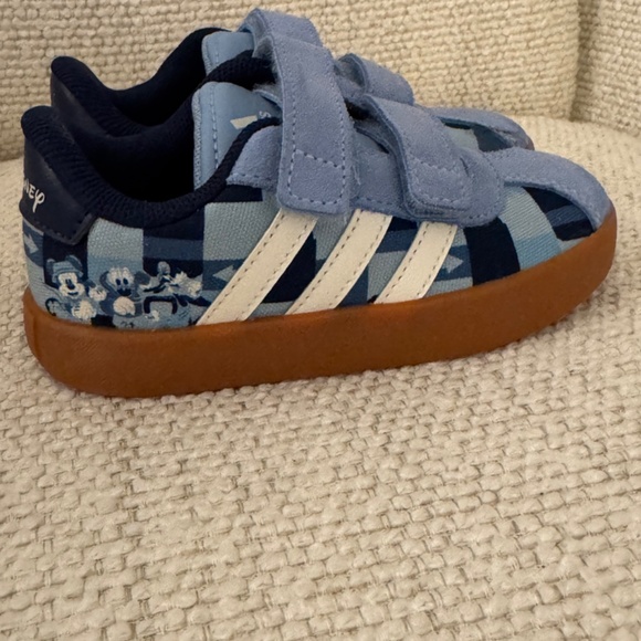 Adidas Disney Mickey VL Court 3.0 Sneaker [Toddler 8] - Picture 4 of 5